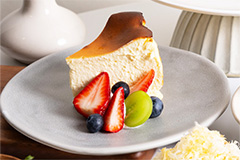 HUNEY BASQUE CHEESECAKE